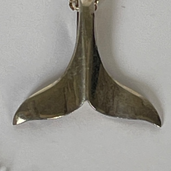 Sterling Silver Whale Tail Pendant Necklace With Lobster Clasp On Delicate Chain - Picture 2 of 9